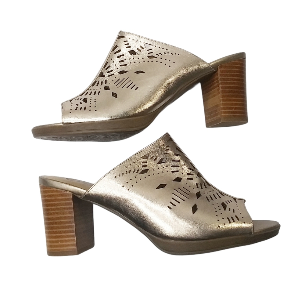 Bella Vita Lark Laser Perforated Slide Sandals - Picture 11 of 11